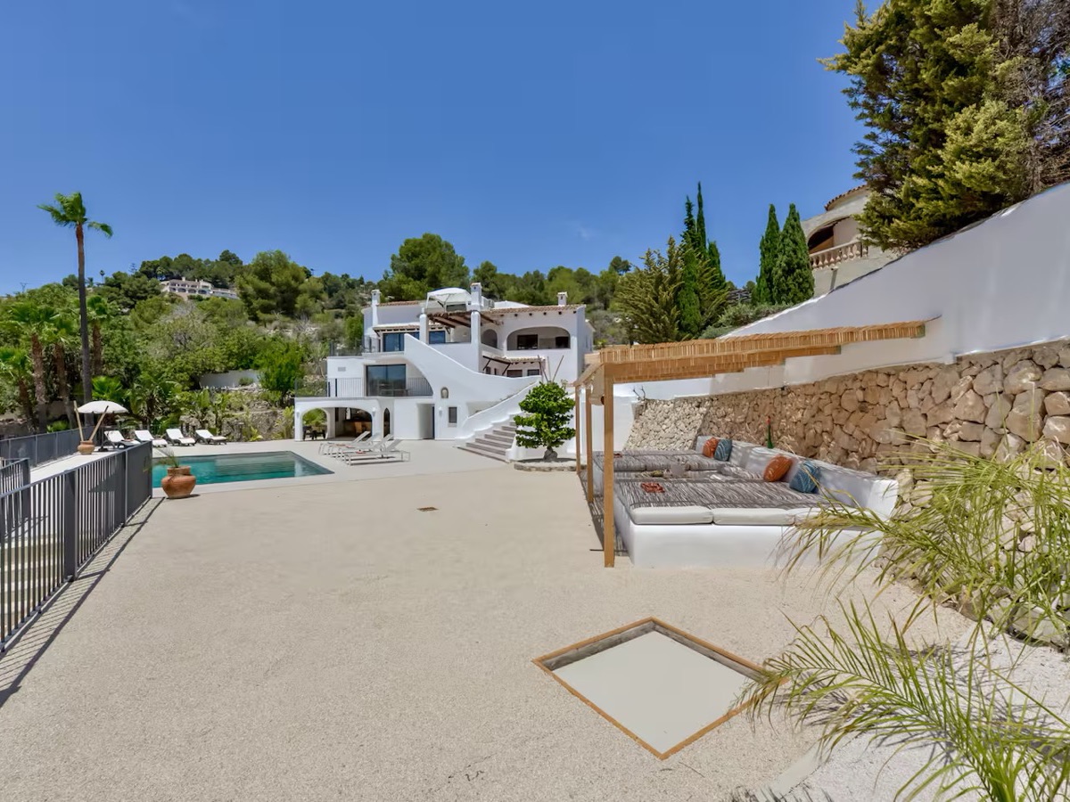 Die Villa mit Garten und überdachter Terrasse